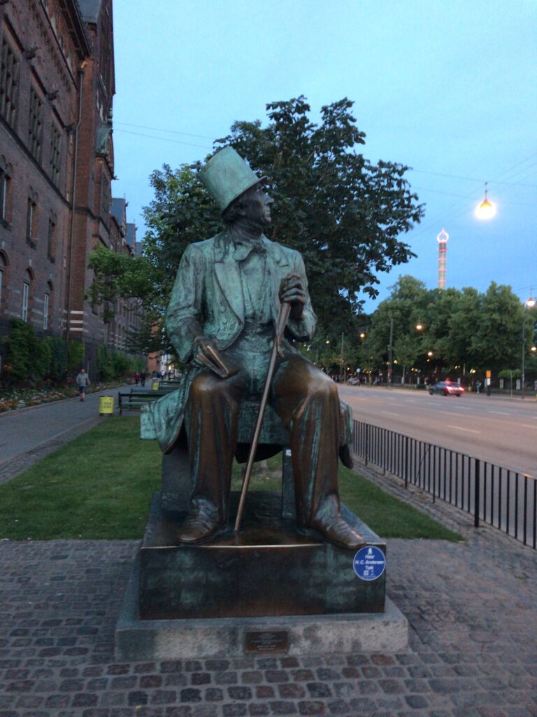 コペンハーゲン　アンデルセンの銅像