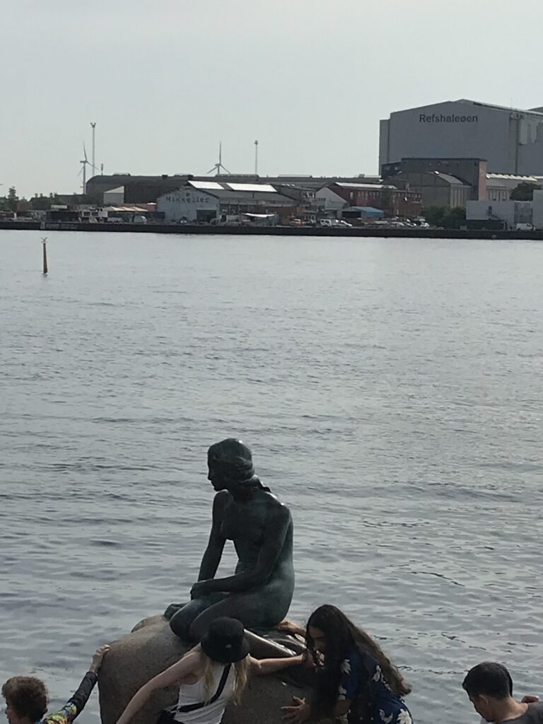 コペンハーゲン　運河沿い　人魚姫