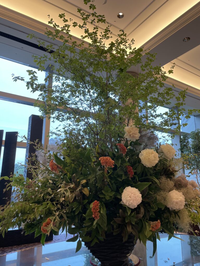 横浜ロイヤルパークホテル　ロビーの花