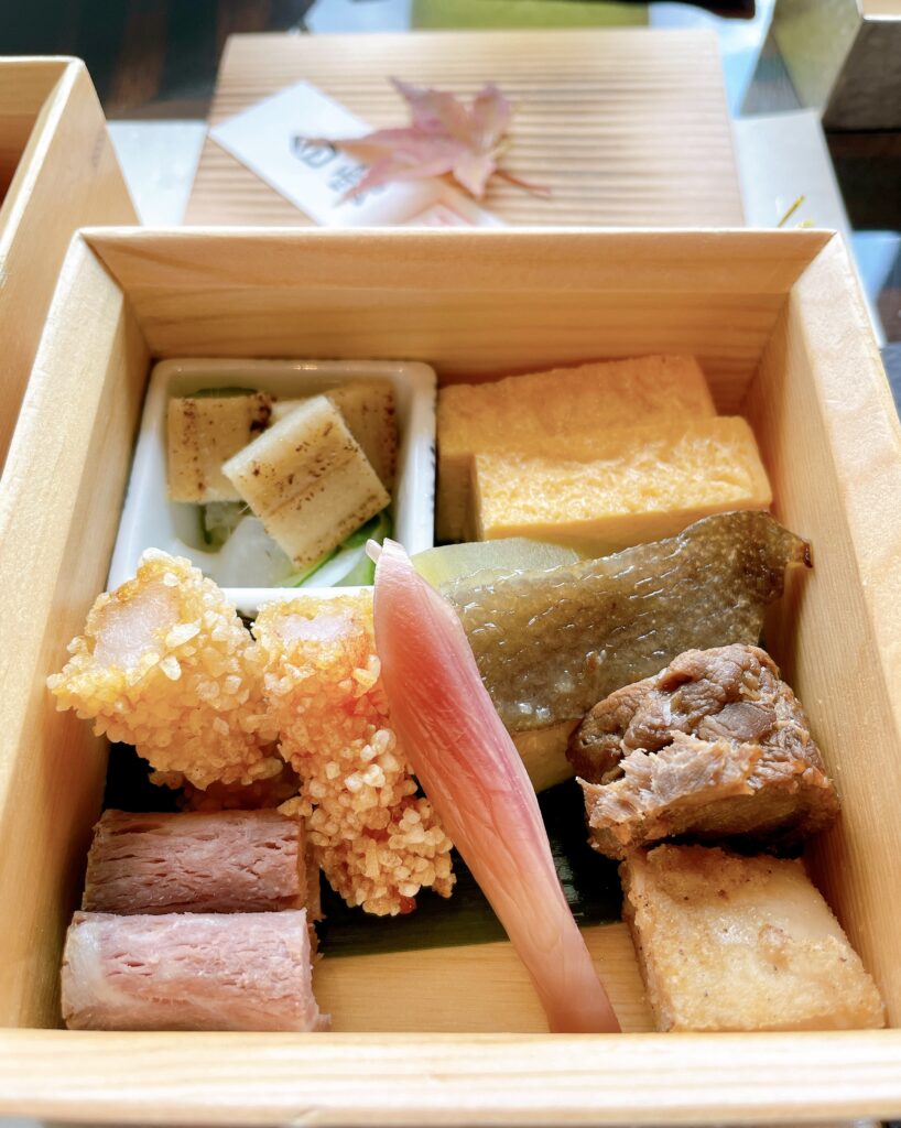 パレスホテル東京　ラウンジバー「プリヴェ」　季節の彩り小箱