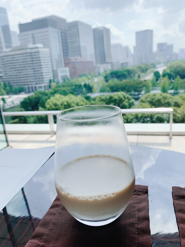 パレスホテル東京　ラウンジバー「プリヴェ」　自家製アイスチャイ